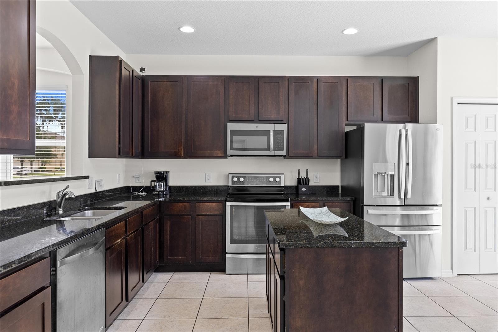 Kitchen - 2501 DHARMA CIR, KISSIMMEE