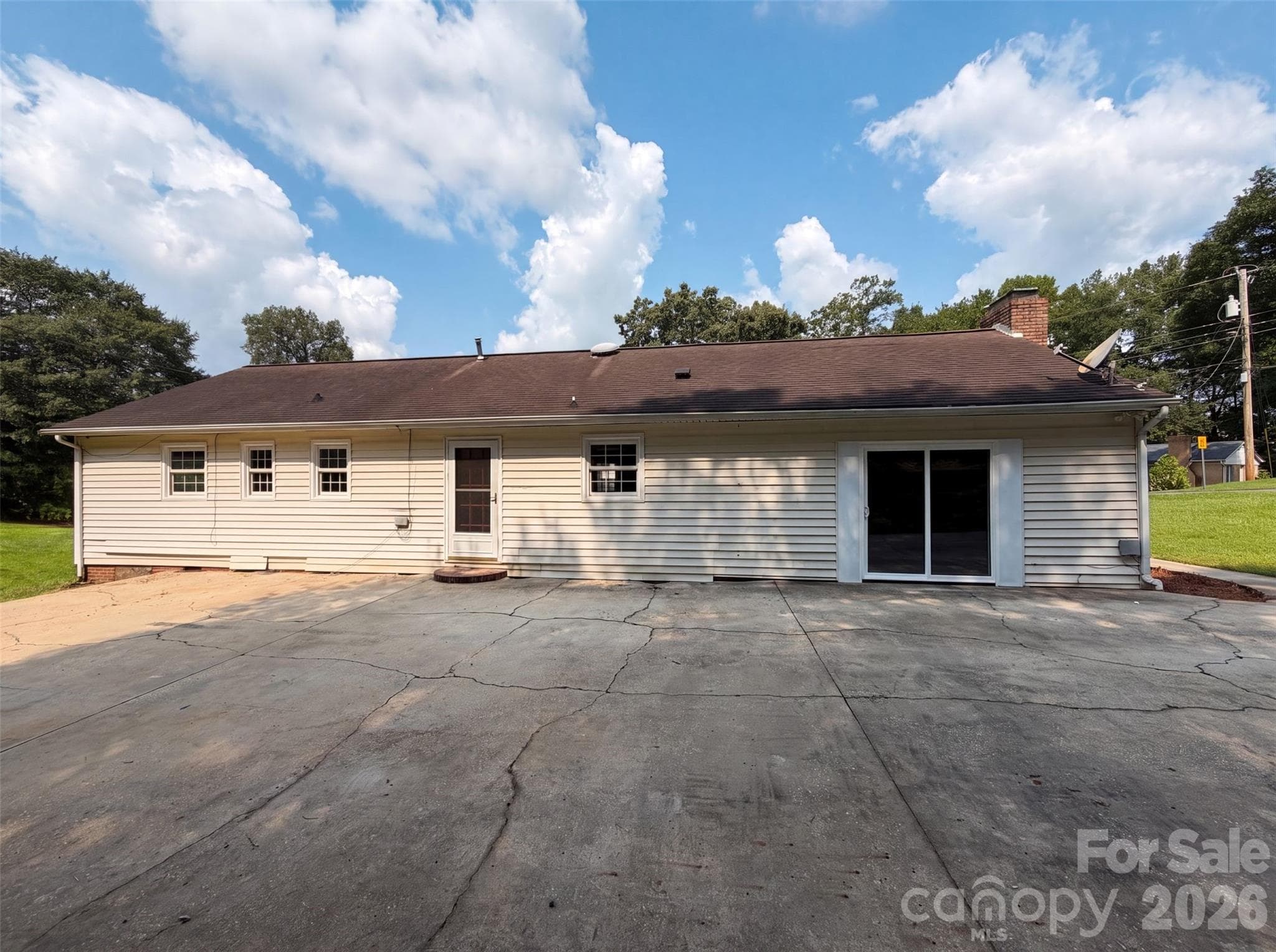 Single Family Residence at 529 Timberlane Drive, Mount Holly, photo 5 of 16