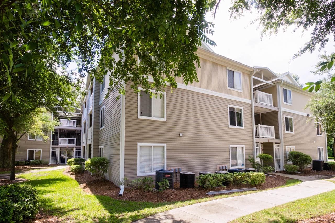 4000 SW 23RD ST #4-305