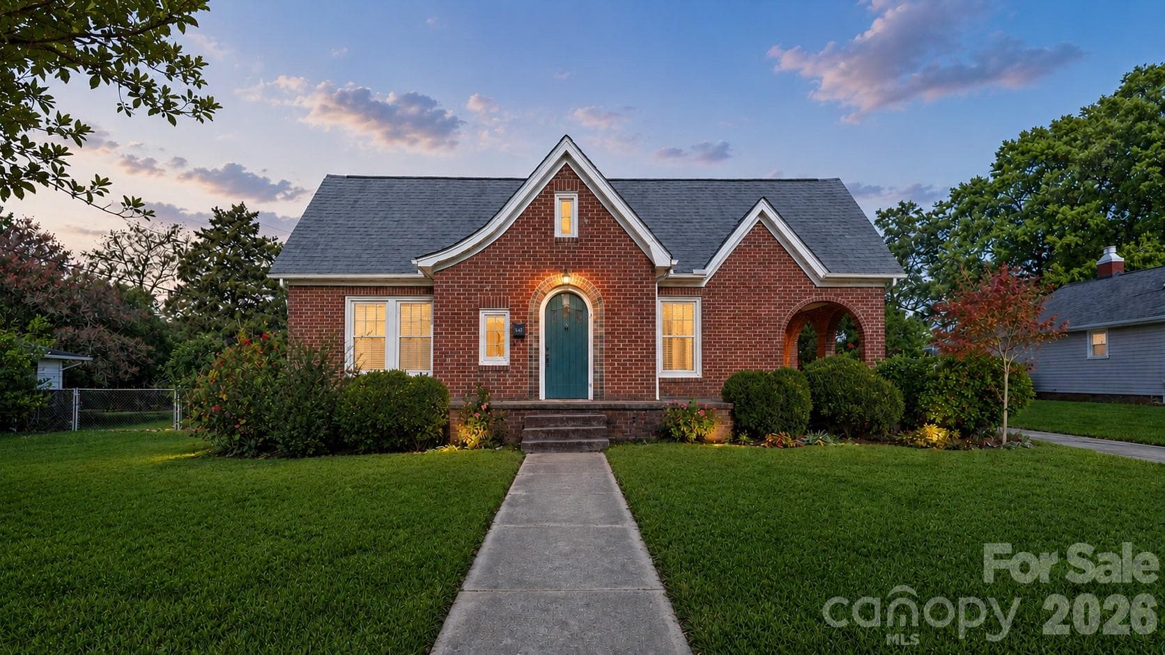 552 Hyde Park Drive NE