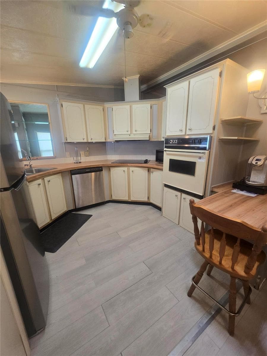 kitchen with eat-in space - 4645 BURNEY DR, HOLIDAY