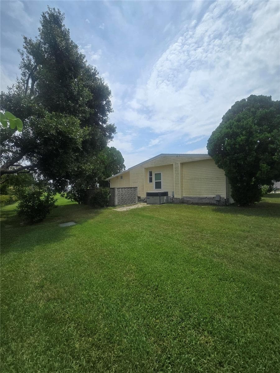 Manufactured Home at 4645 BURNEY DR, HOLIDAY, photo 32 of 35