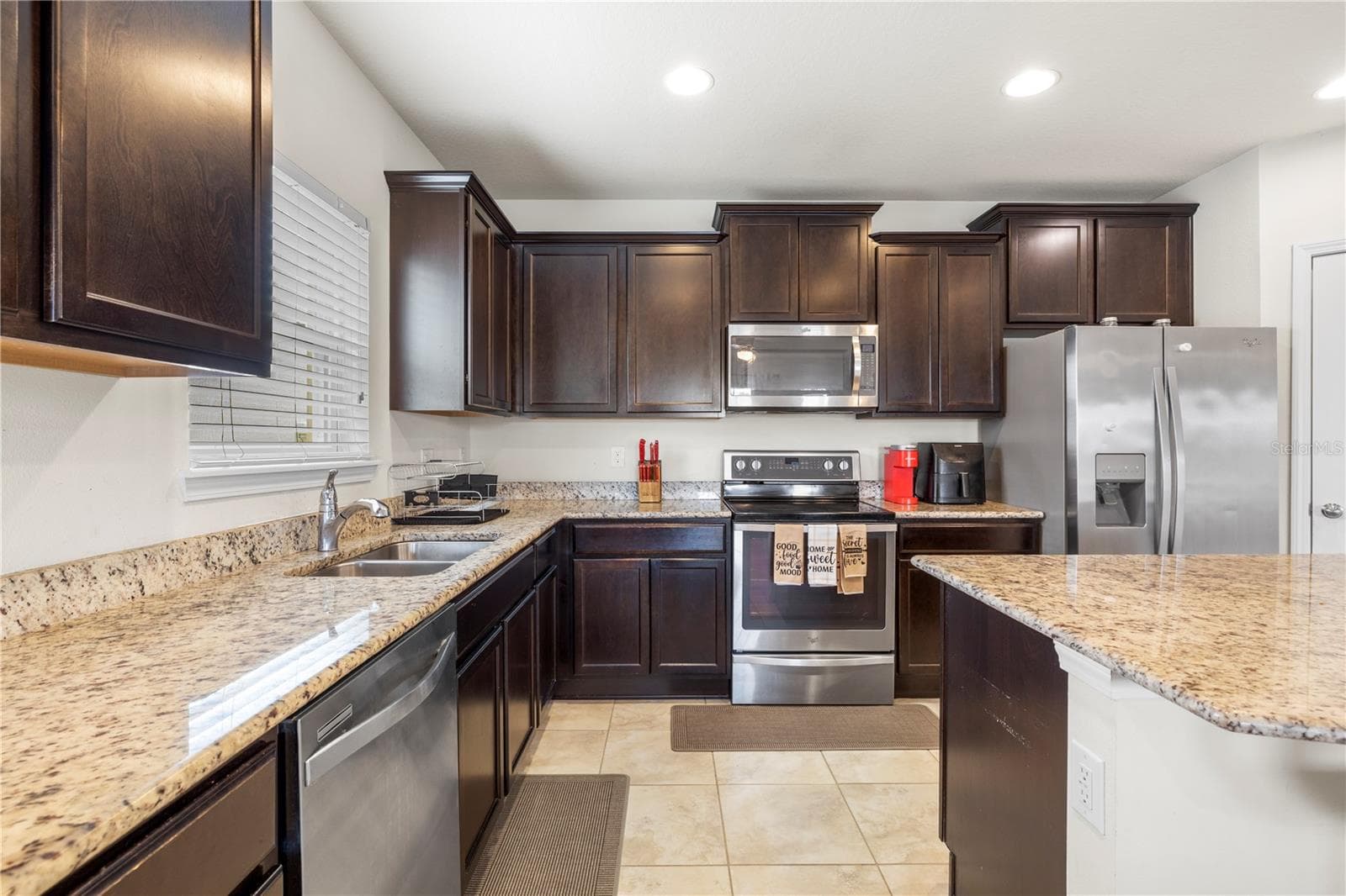 Townhouse at 9335 AMERICAN HICKORY LN, RIVERVIEW, photo 10 of 44