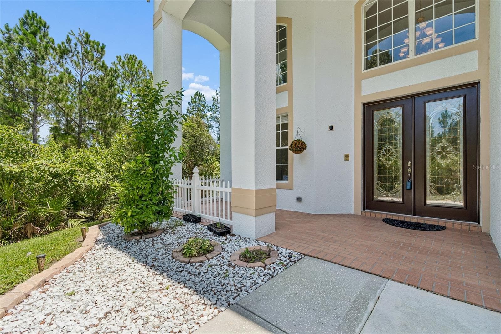 Single Family Residence at 10102 DEERCLIFF DR, TAMPA, photo 4 of 92