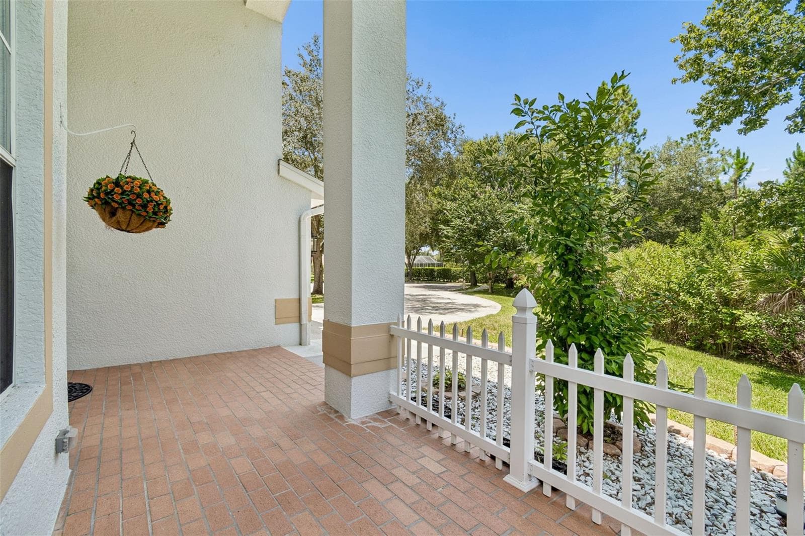 Single Family Residence at 10102 DEERCLIFF DR, TAMPA, photo 6 of 92