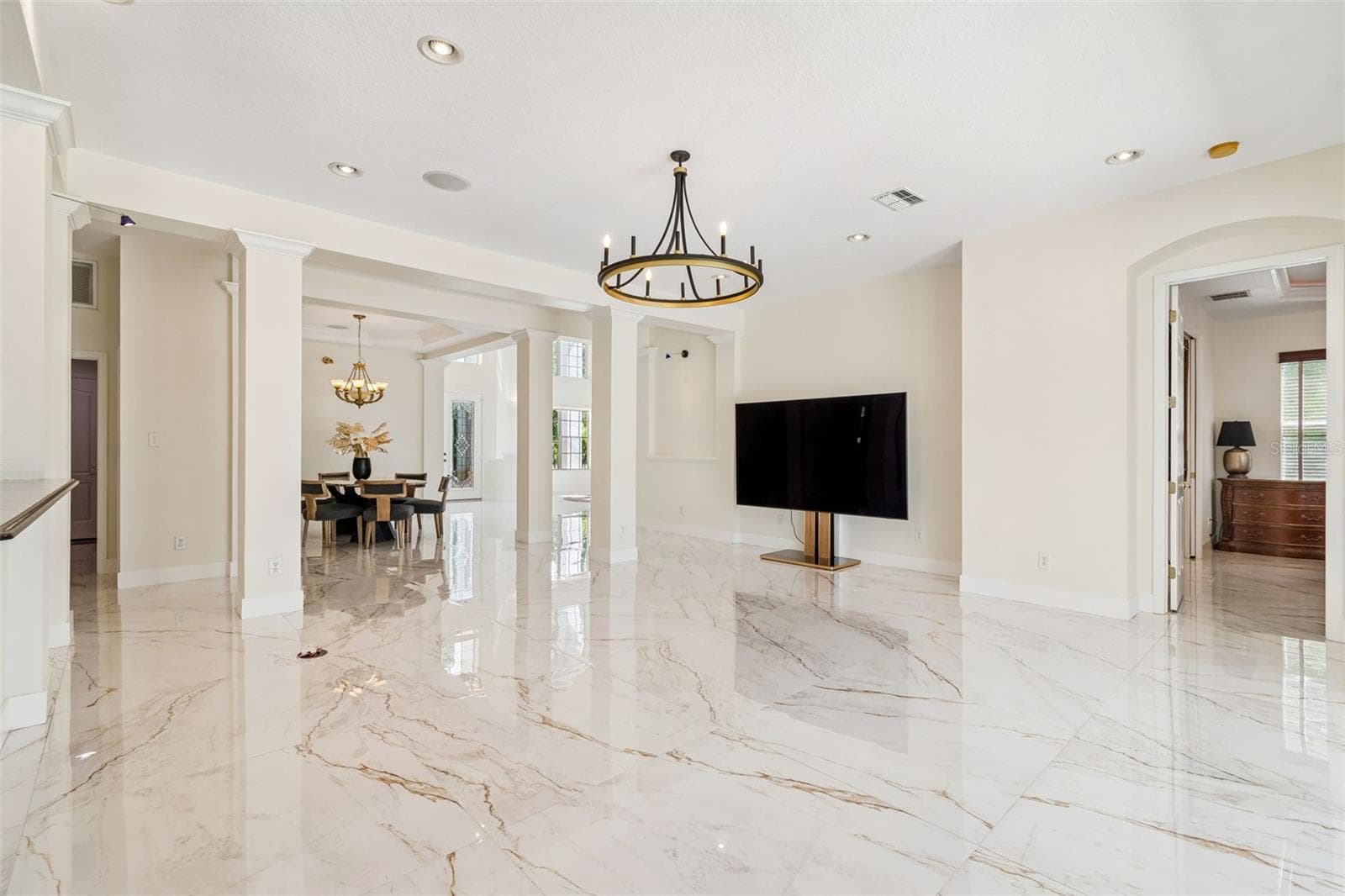Single Family Residence at 10102 DEERCLIFF DR, TAMPA, photo 14 of 92
