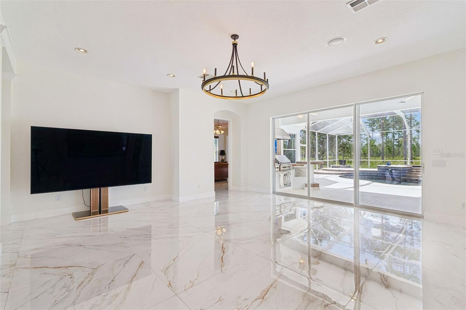 Single Family Residence at 10102 DEERCLIFF DR, TAMPA, photo 15 of 92