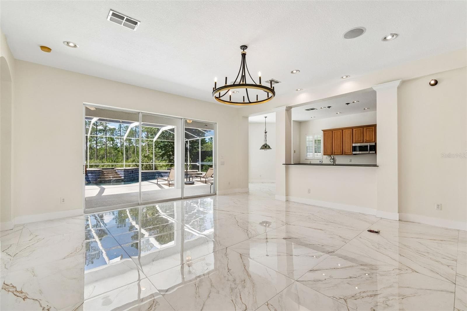 Single Family Residence at 10102 DEERCLIFF DR, TAMPA, photo 16 of 92