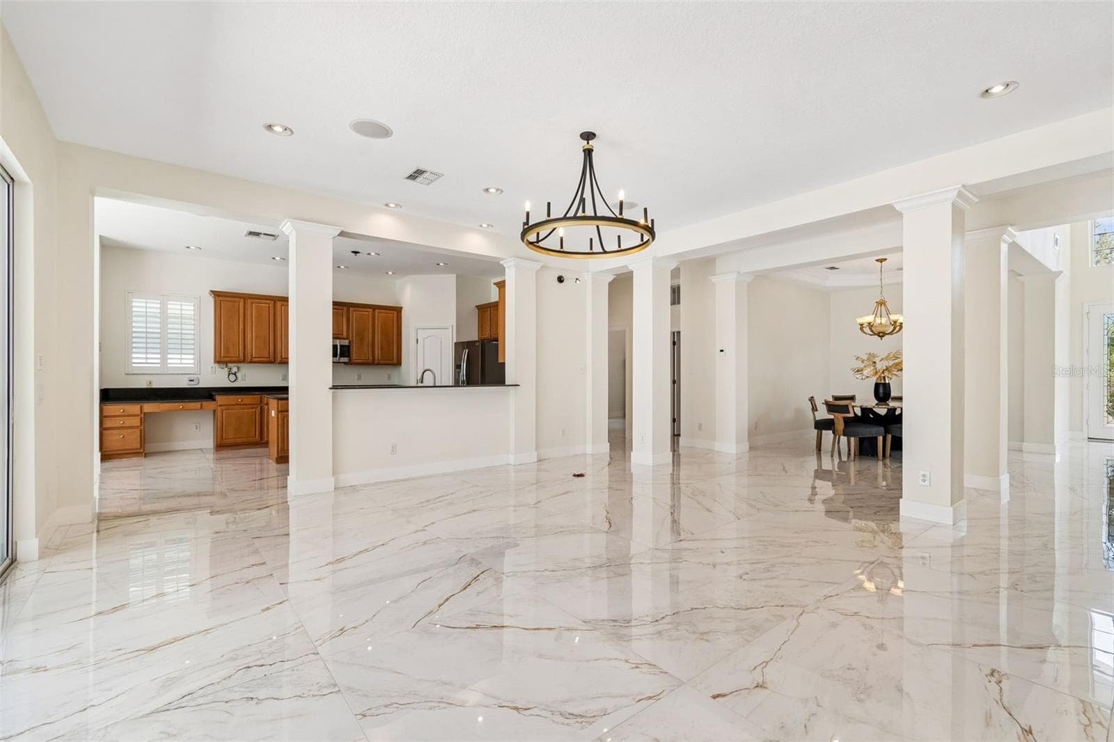 Single Family Residence at 10102 DEERCLIFF DR, TAMPA, photo 17 of 92