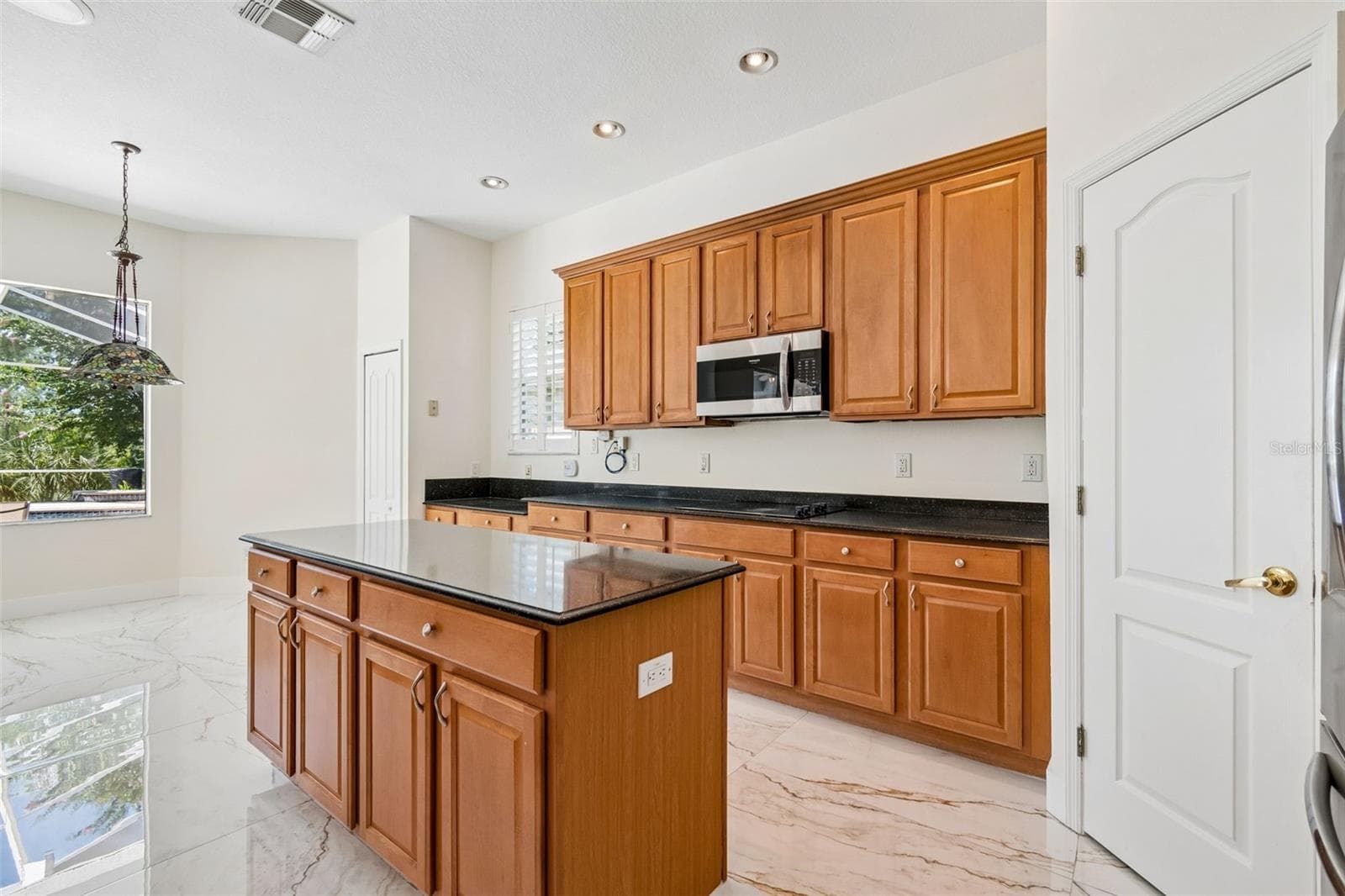 Single Family Residence at 10102 DEERCLIFF DR, TAMPA, photo 18 of 92