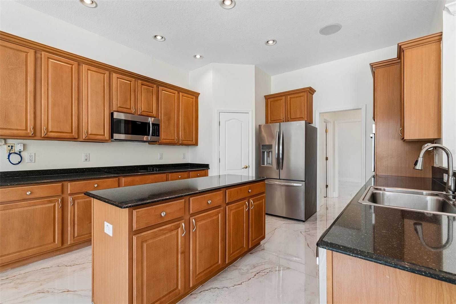 Single Family Residence at 10102 DEERCLIFF DR, TAMPA, photo 20 of 92