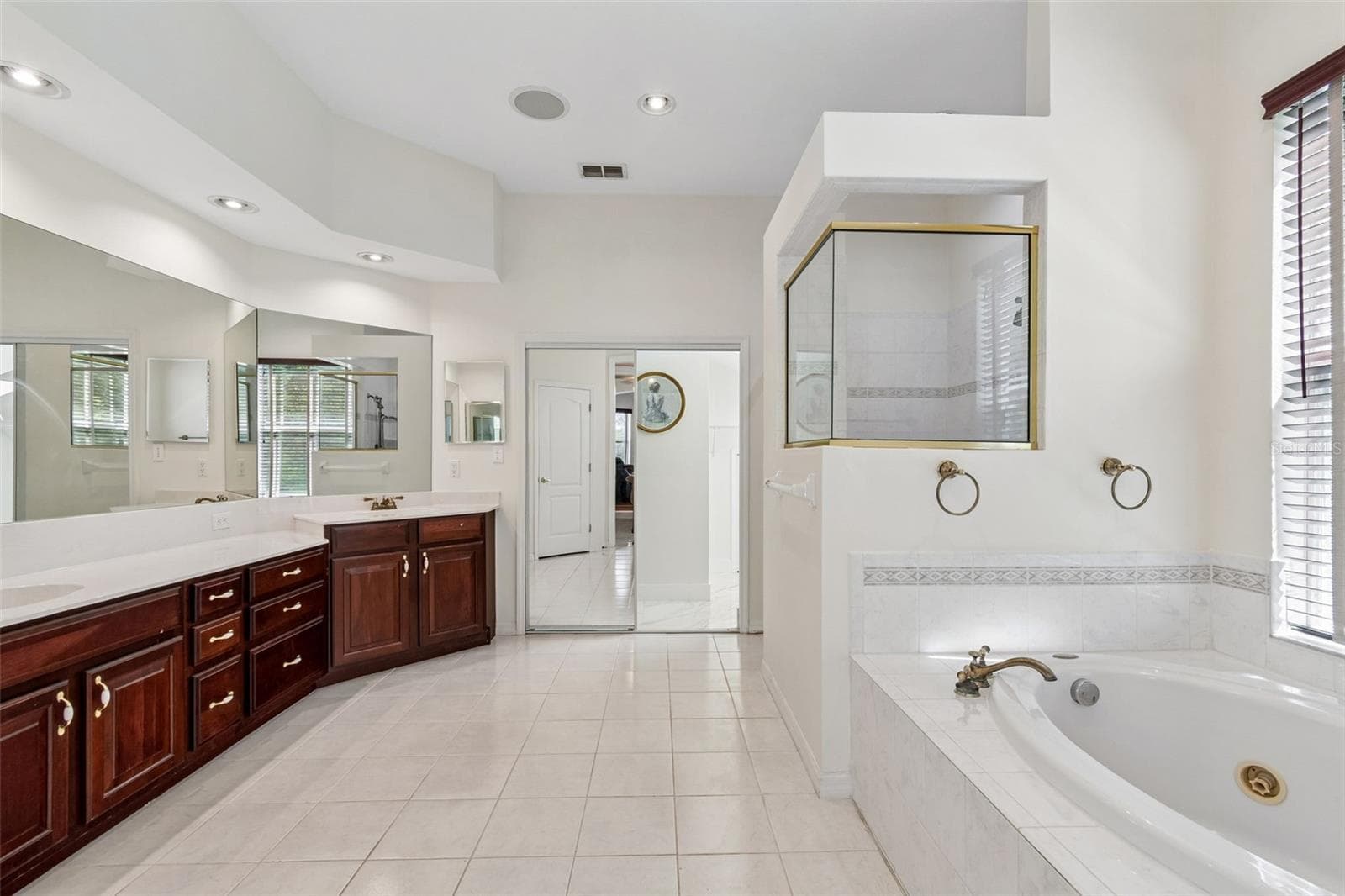 Single Family Residence at 10102 DEERCLIFF DR, TAMPA, photo 28 of 92