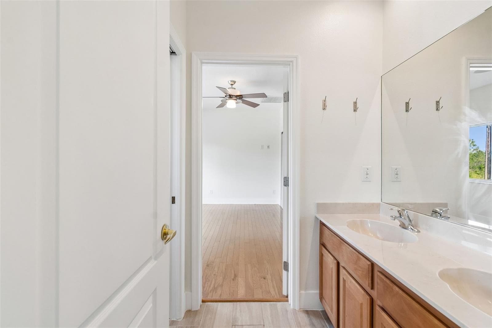 Single Family Residence at 10102 DEERCLIFF DR, TAMPA, photo 51 of 92