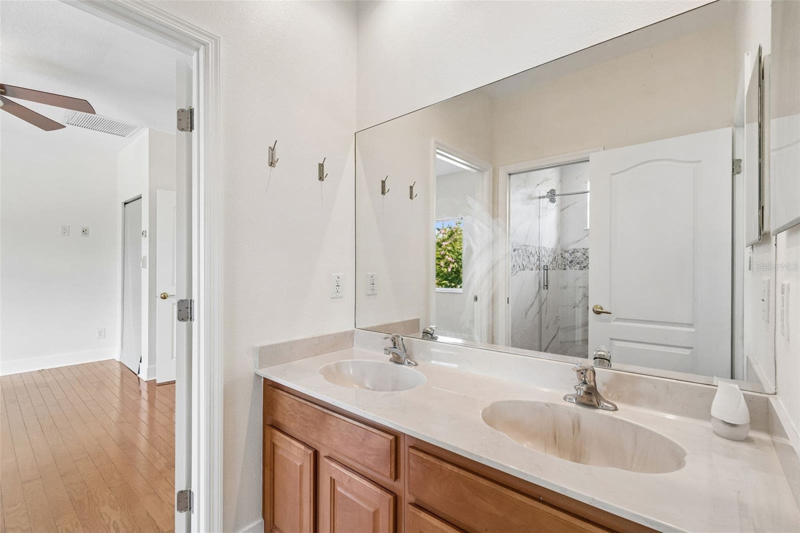 Single Family Residence at 10102 DEERCLIFF DR, TAMPA, photo 52 of 92