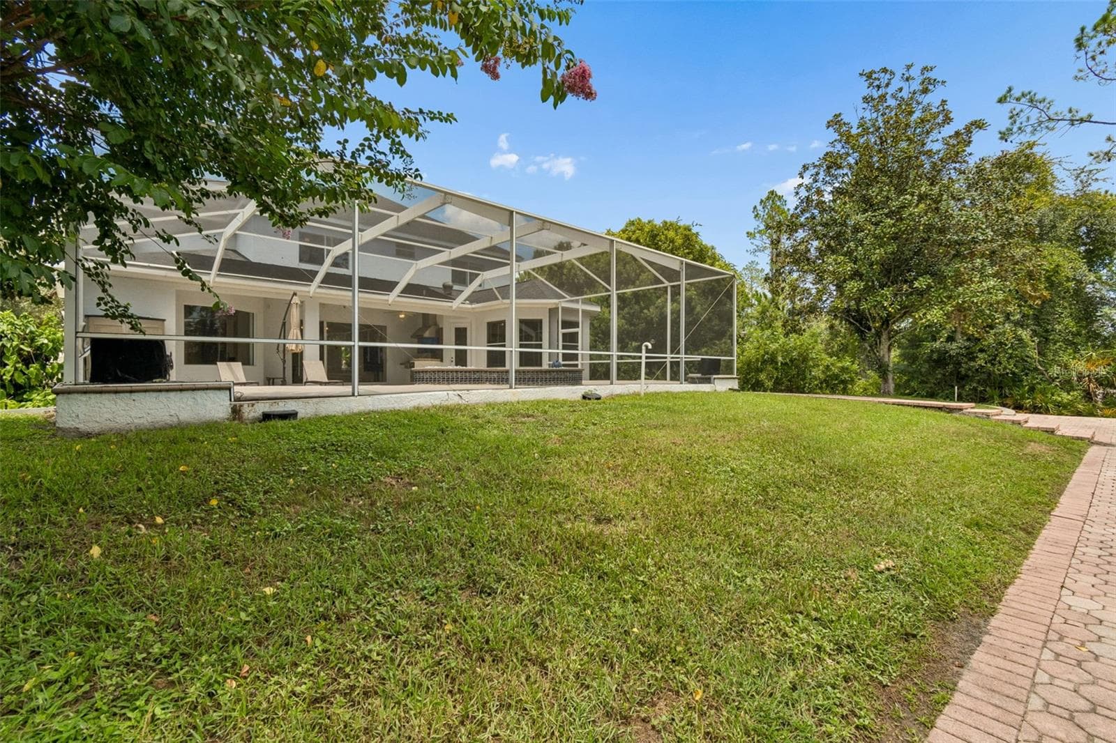 Single Family Residence at 10102 DEERCLIFF DR, TAMPA, photo 76 of 92