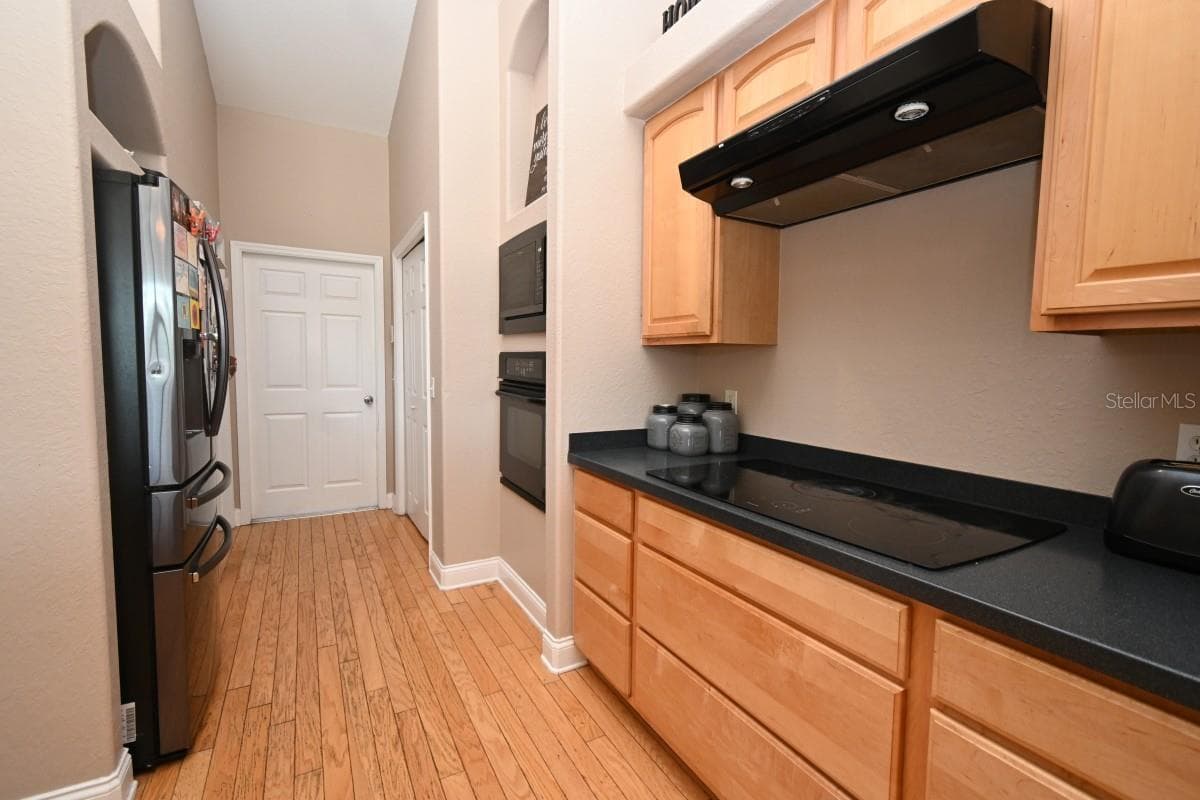 HARD SURFACE COUNTERS - 12106 PALM ST, SAN ANTONIO