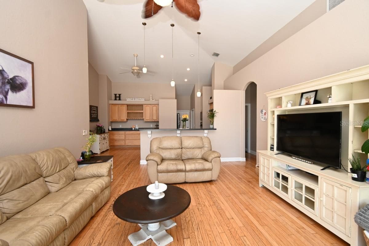 Single Family Residence at 12106 PALM ST, SAN ANTONIO, photo 12 of 37