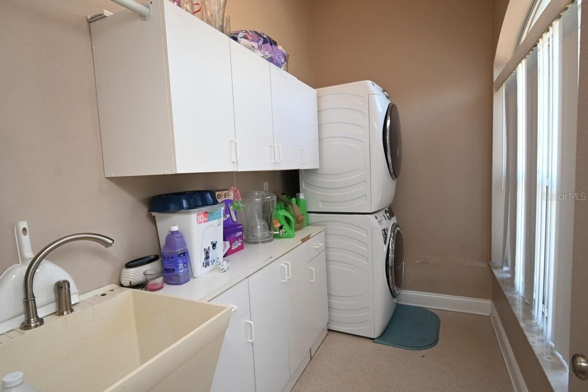 LAUNDRY OFF KITCHEN - 12106 PALM ST, SAN ANTONIO