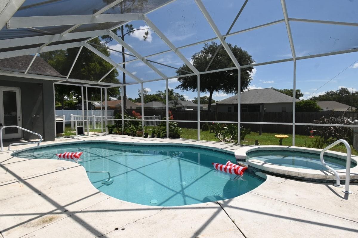 Single Family Residence at 12106 PALM ST, SAN ANTONIO, photo 32 of 37
