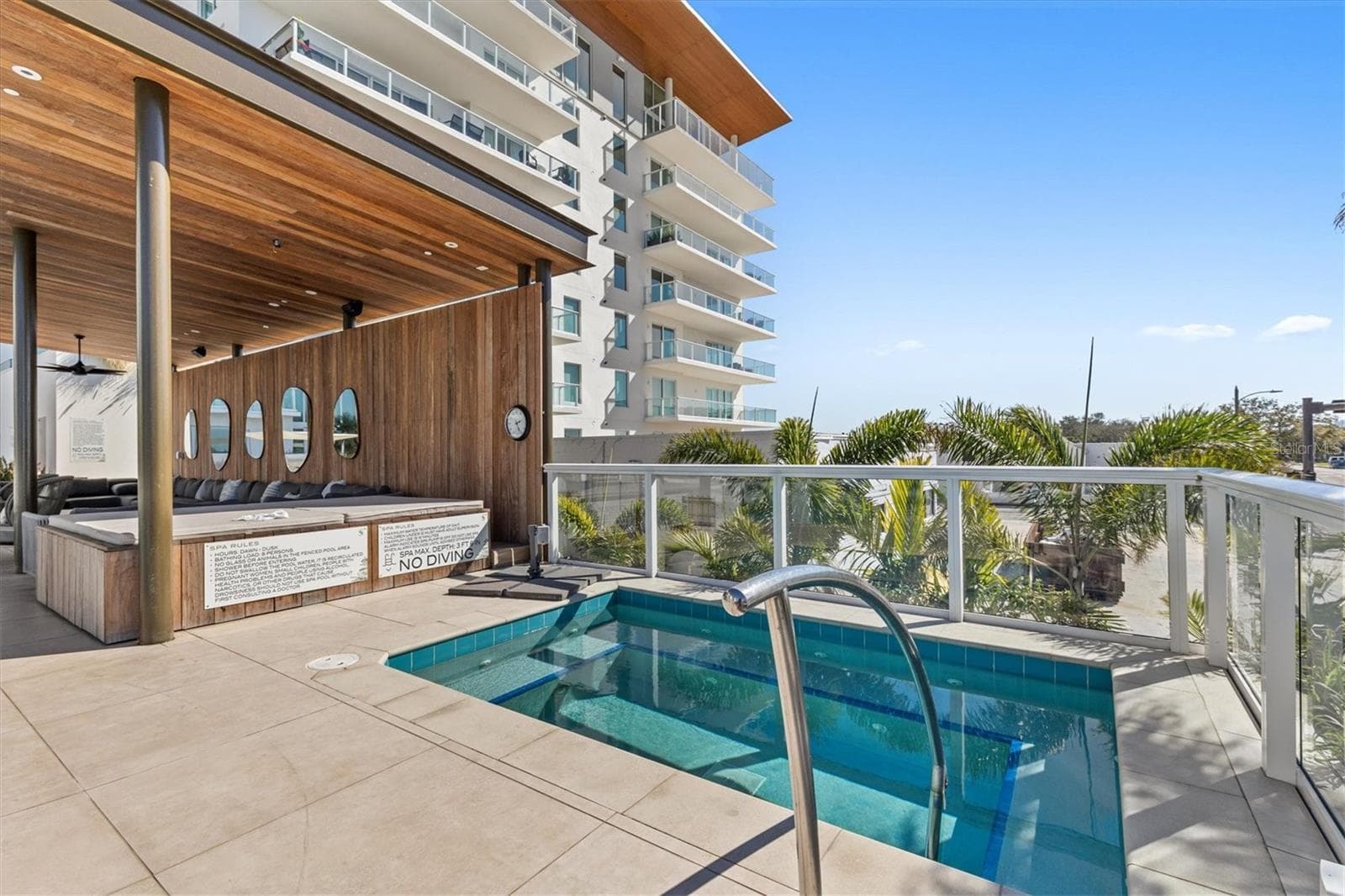 Jacuzzi - 1020 SUNSET POINT RD #512, CLEARWATER