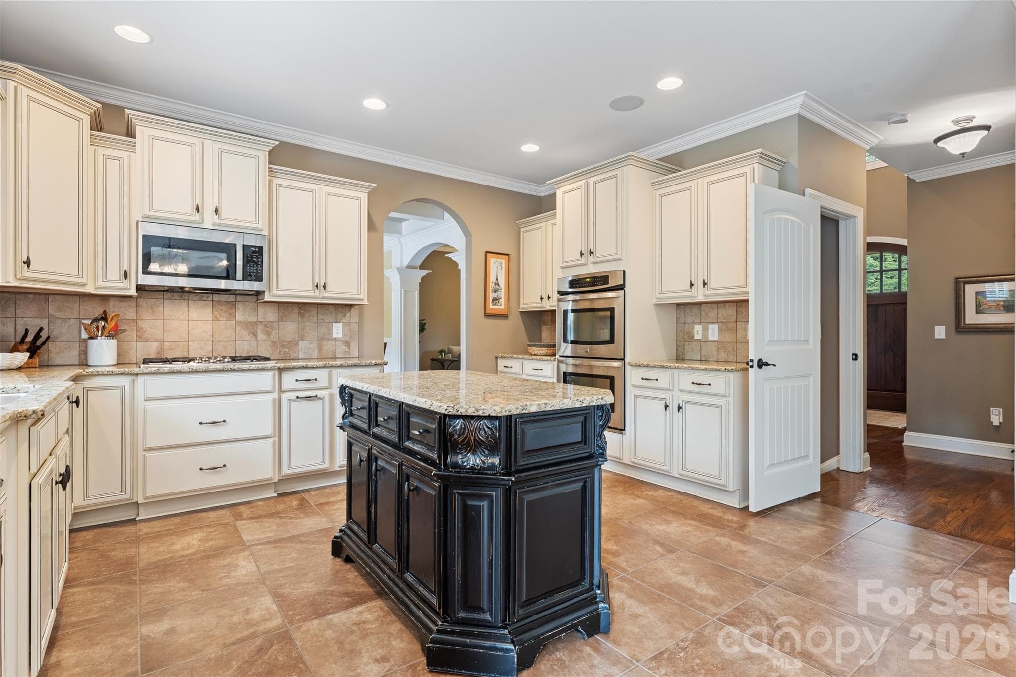 Single Family Residence at 314 Stone Cliff Lane, Lake Wylie, photo 7 of 43