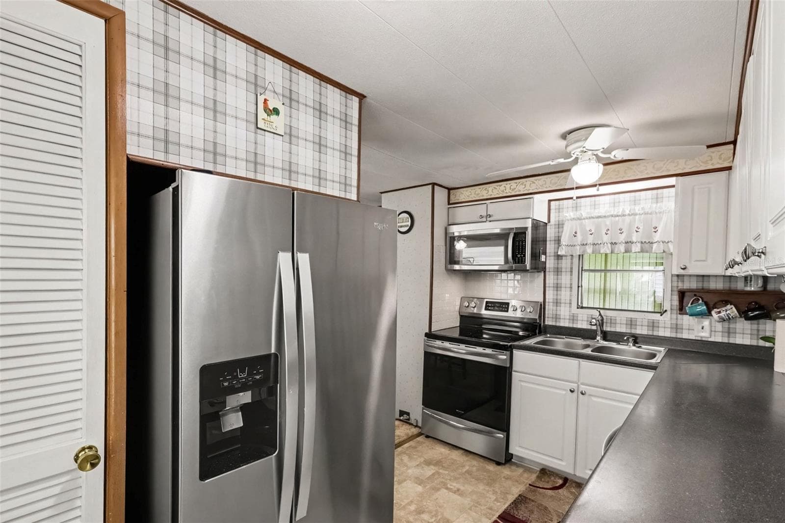 Kitchen - 37249 HAMMOND DR, ZEPHYRHILLS
