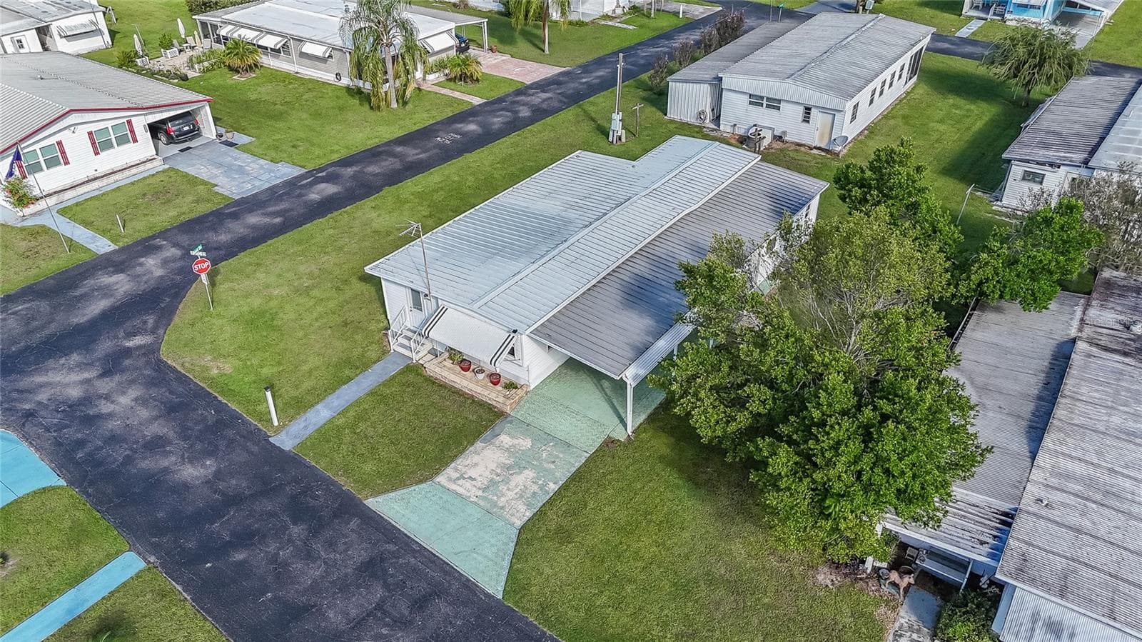 Mobile Home at 37249 HAMMOND DR, ZEPHYRHILLS, photo 19 of 23