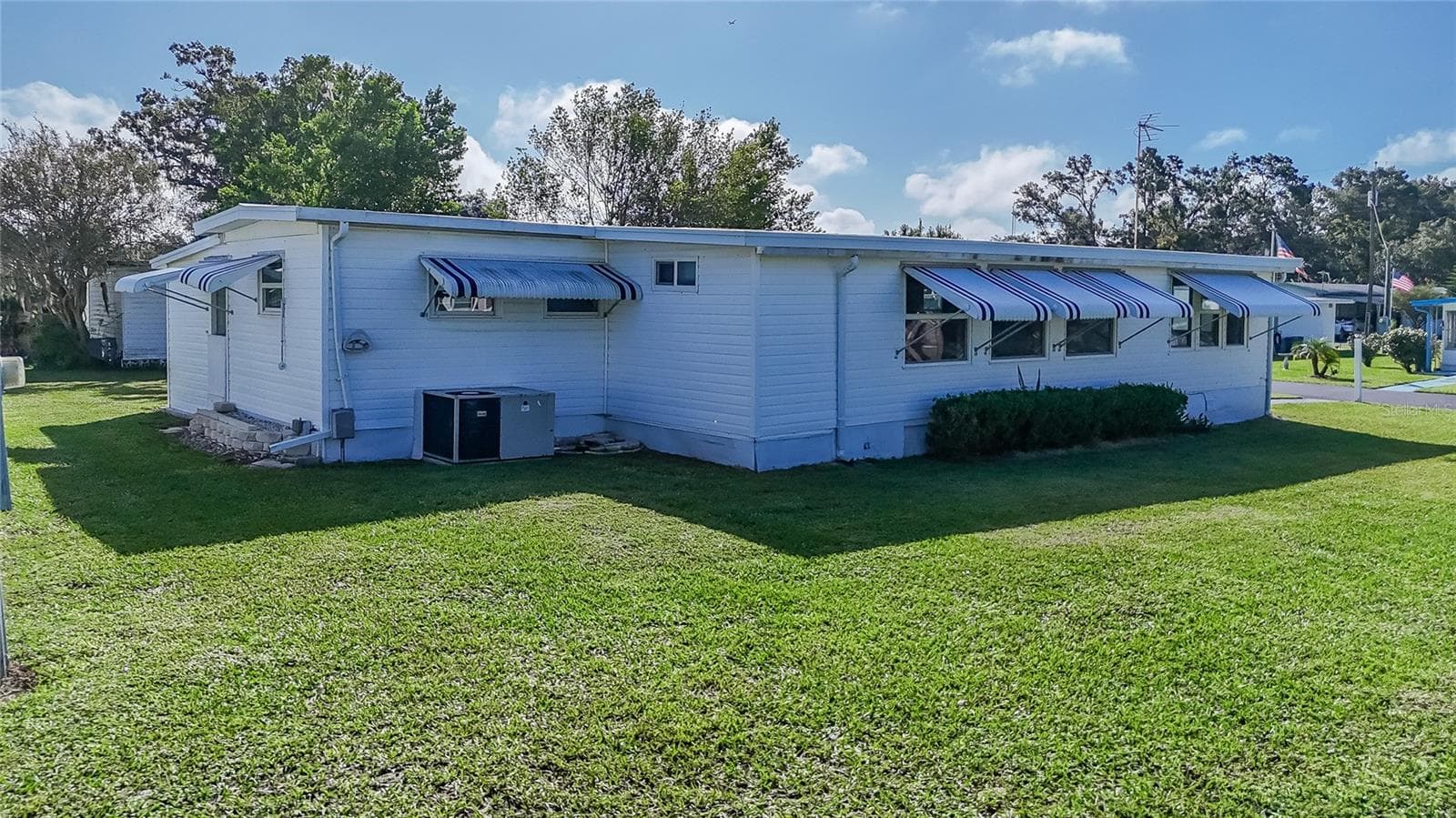 Mobile Home at 37249 HAMMOND DR, ZEPHYRHILLS, photo 21 of 23