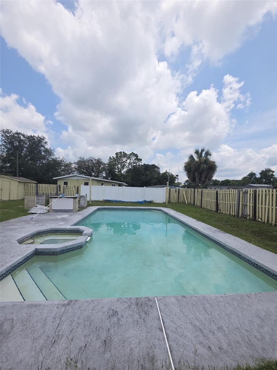 Huge Pool - 802 CRAWFORD ST, DELTONA