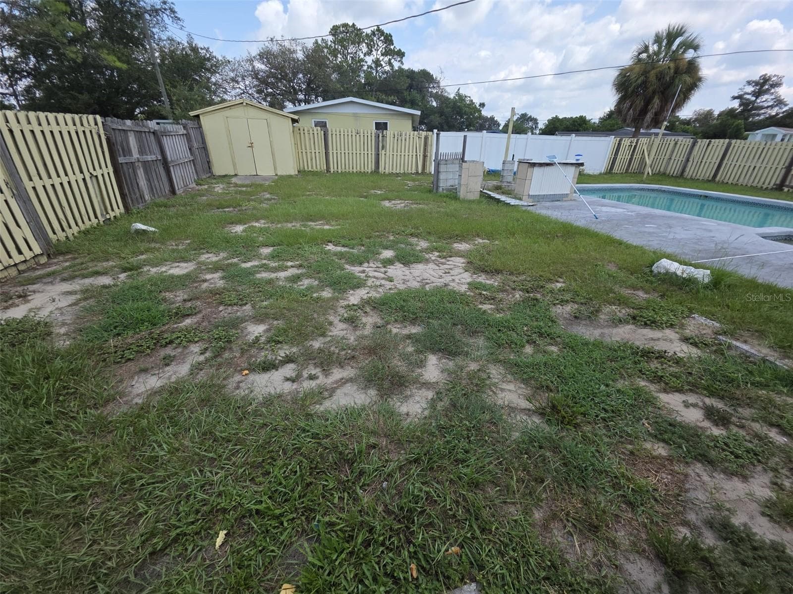 Bakcyard - 802 CRAWFORD ST, DELTONA