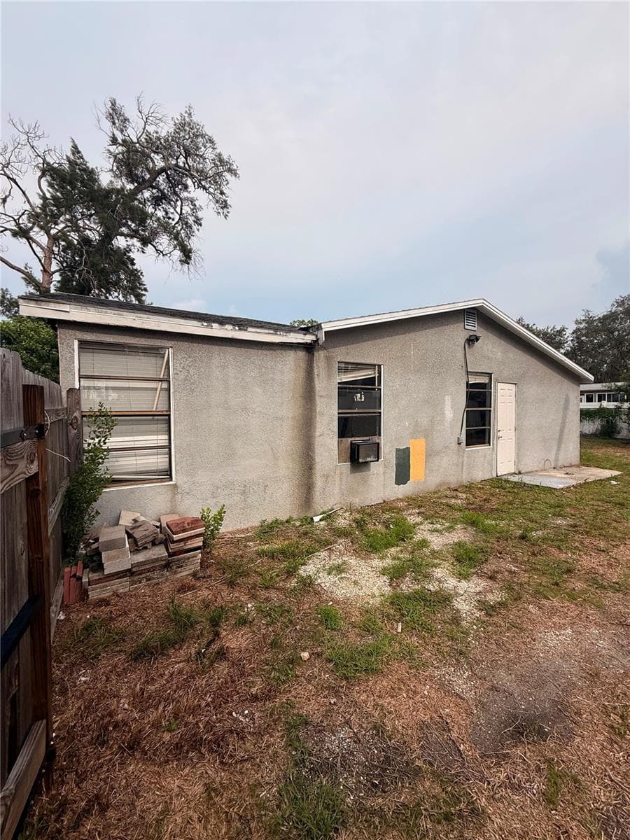 Single Family Residence at 806 W SHELL POINT RD, RUSKIN, photo 2 of 14