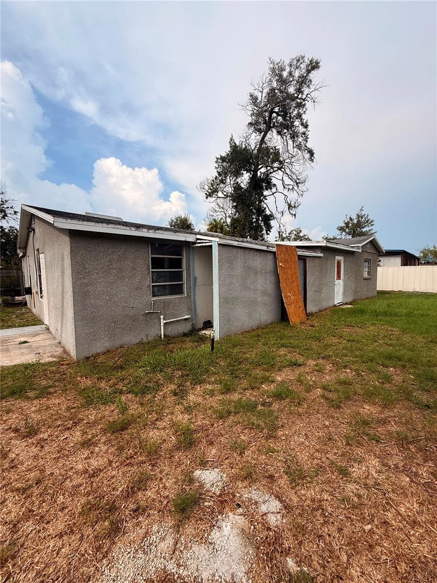 Single Family Residence at 806 W SHELL POINT RD, RUSKIN, photo 3 of 14