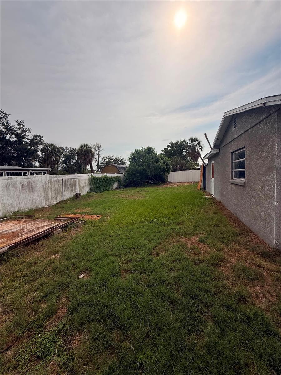 Single Family Residence at 806 W SHELL POINT RD, RUSKIN, photo 6 of 14