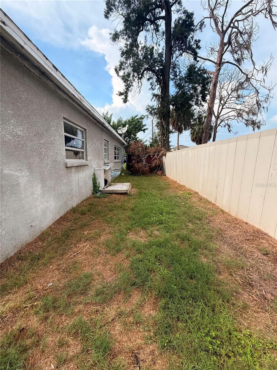 Single Family Residence at 806 W SHELL POINT RD, RUSKIN, photo 4 of 14
