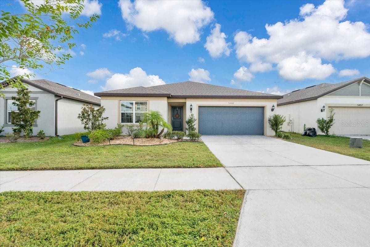 Single Family Residence at 5461 KEATON SPRINGS DR, LAKELAND, photo 2 of 42