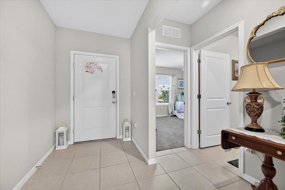 Single Family Residence at 5461 KEATON SPRINGS DR, LAKELAND, photo 5 of 42
