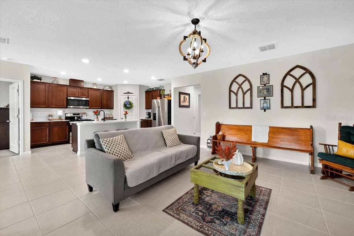 Single Family Residence at 5461 KEATON SPRINGS DR, LAKELAND, photo 8 of 42