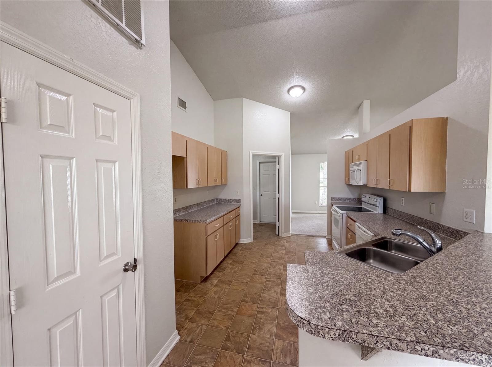 Virtually Staged - 1038 HIGHLAND CREST CIR, LAKE WALES