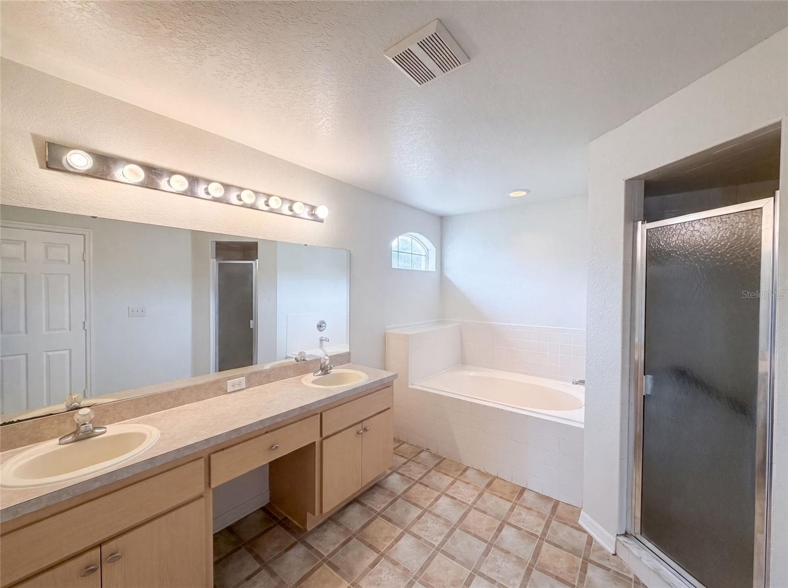 Single Family Residence at 1038 HIGHLAND CREST CIR, LAKE WALES, photo 13 of 18