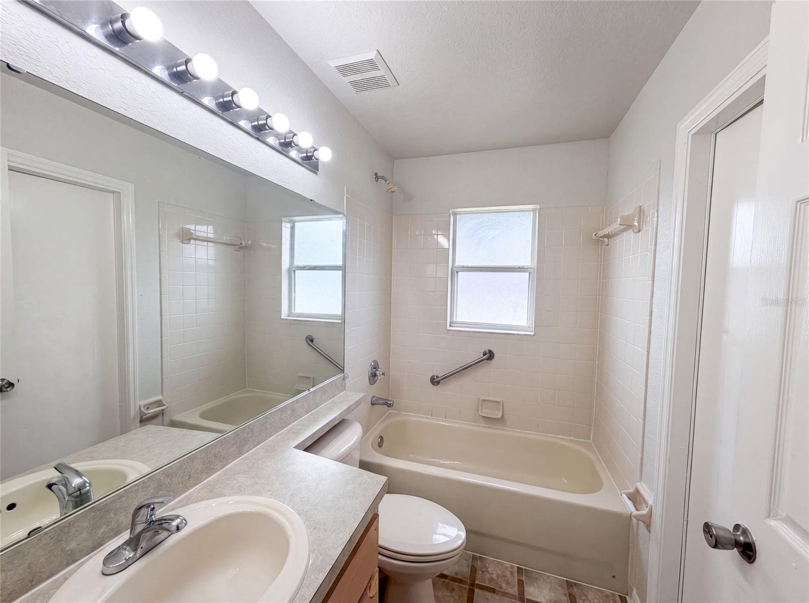 Single Family Residence at 1038 HIGHLAND CREST CIR, LAKE WALES, photo 14 of 18