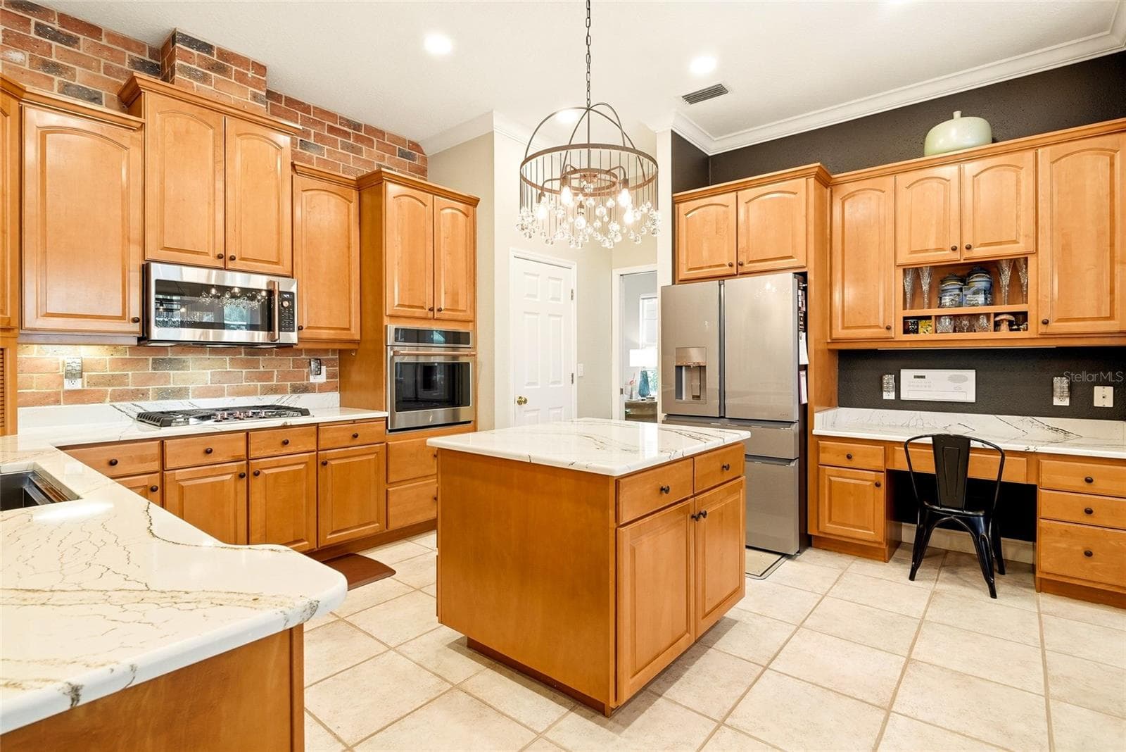 Single Family Residence at 1246 DARLINGTON OAK CIR NE, ST PETERSBURG, photo 11 of 79