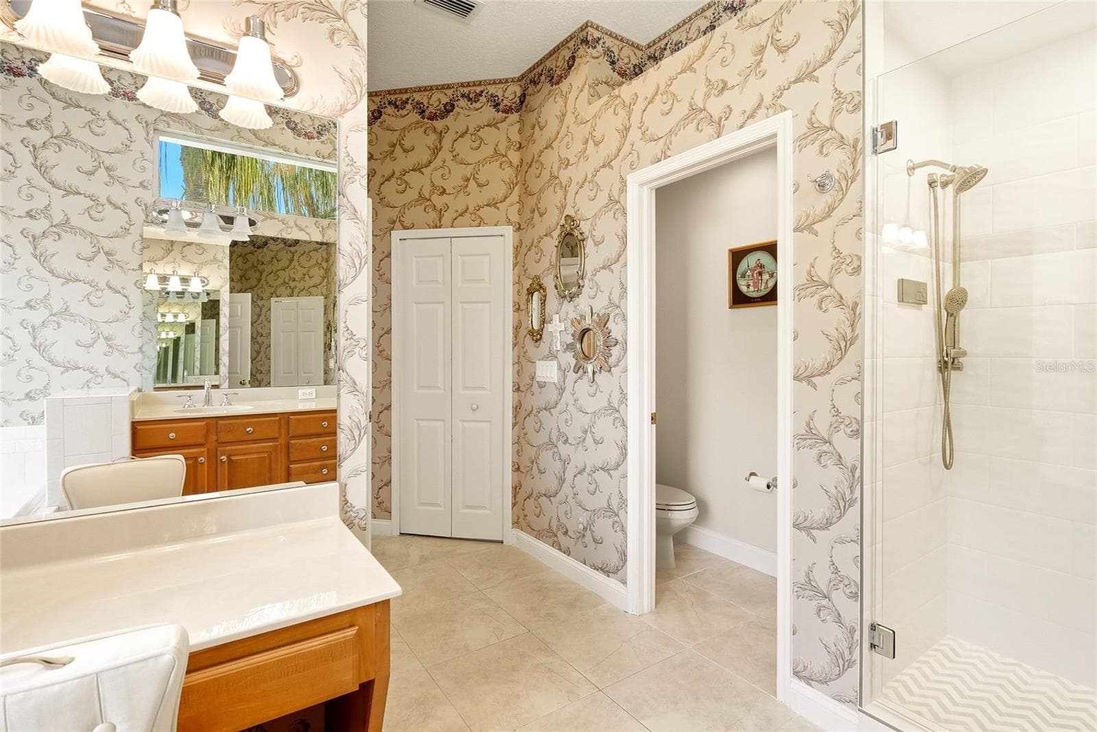 Single Family Residence at 1246 DARLINGTON OAK CIR NE, ST PETERSBURG, photo 30 of 79