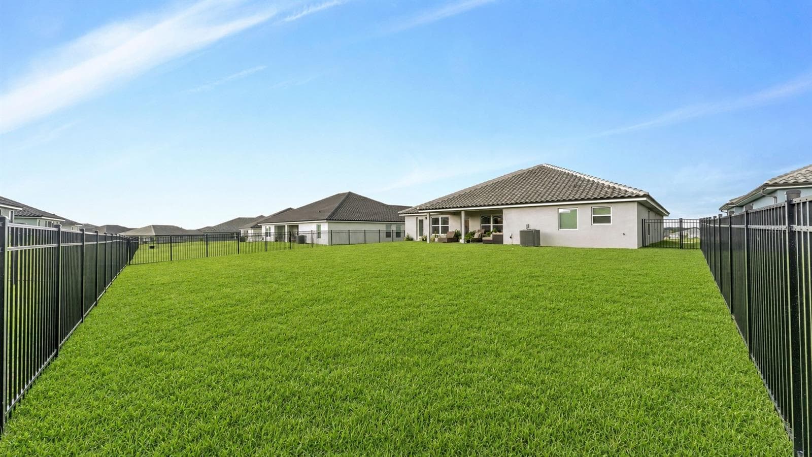 Large fenced in back yard - 5280 TENNESSEE RIDGE CT, AUBURNDALE