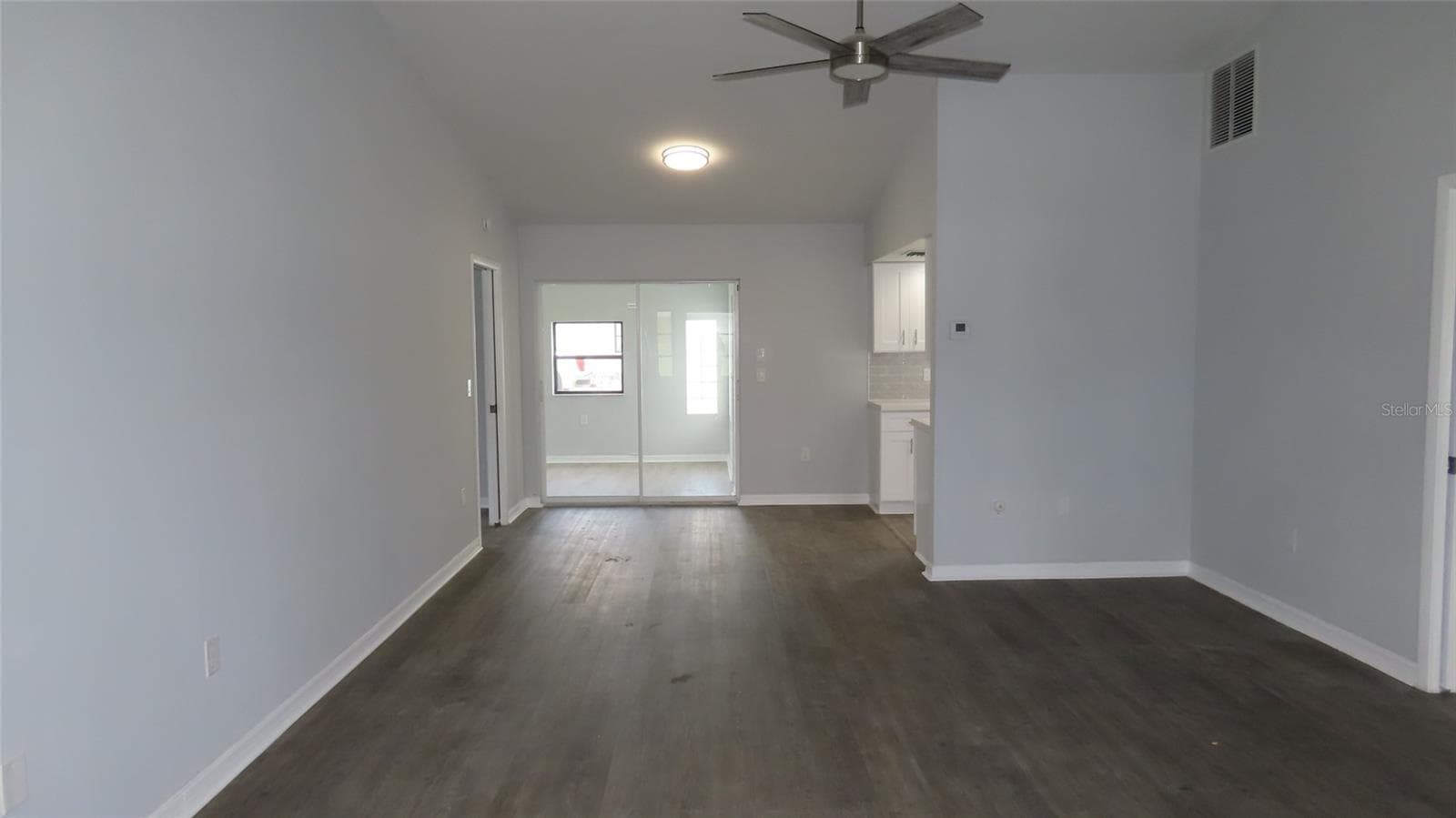 Single Family Residence at 807 NECTAR RD, VENICE, photo 8 of 37