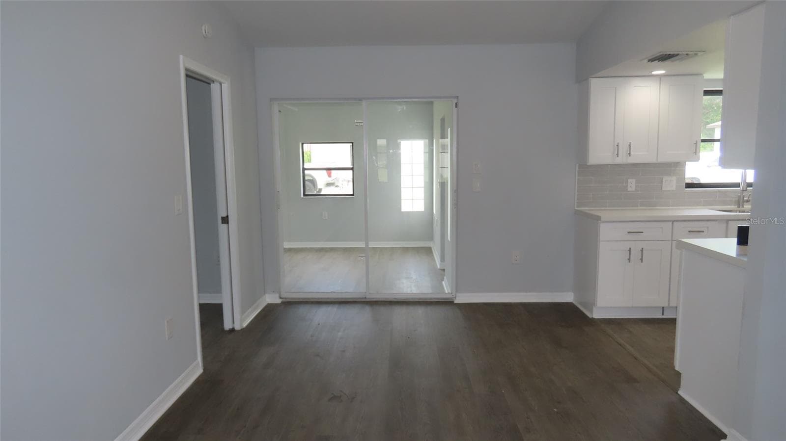Single Family Residence at 807 NECTAR RD, VENICE, photo 9 of 37