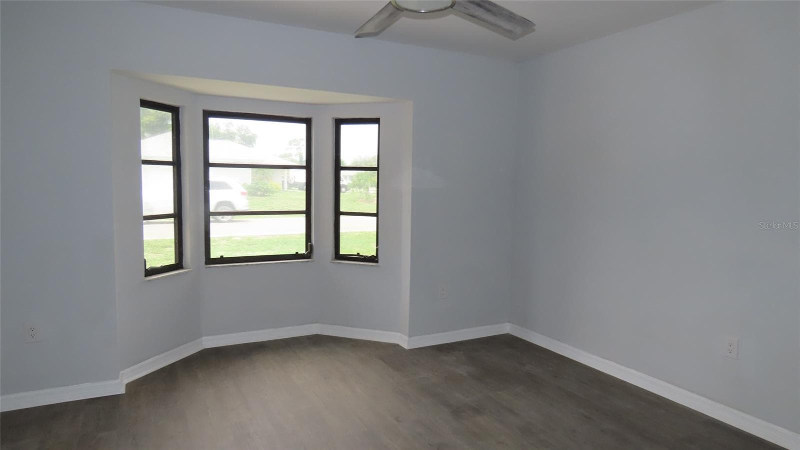 Single Family Residence at 807 NECTAR RD, VENICE, photo 10 of 37