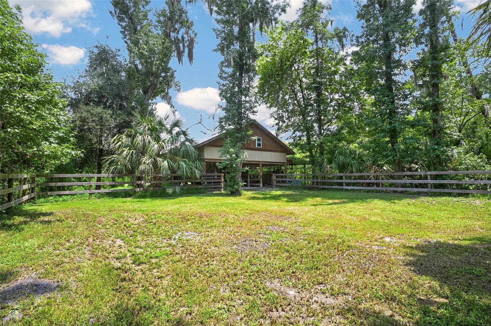 Small Paddock - 19040 NW 88TH AVENUE RD, REDDICK