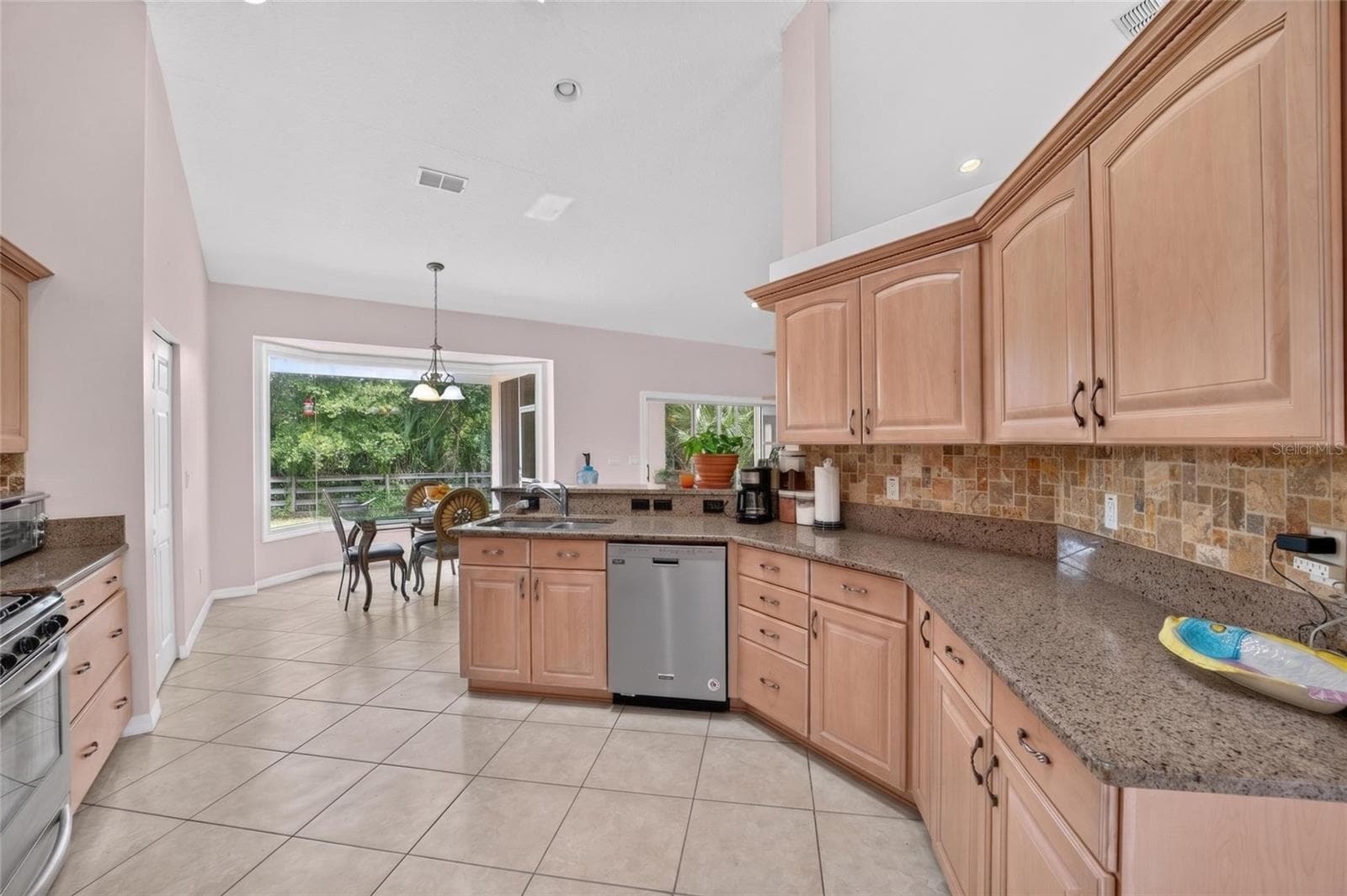 Dinette Area off Kitchen - 19040 NW 88TH AVENUE RD, REDDICK