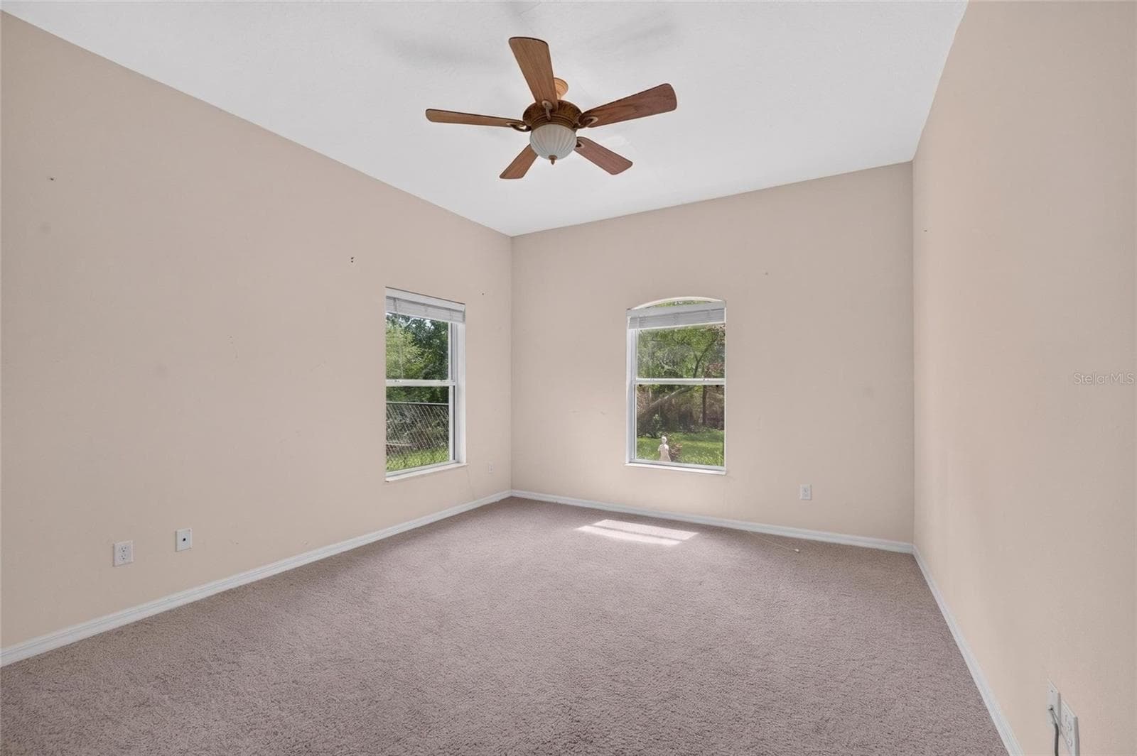 Windows to Front - 19040 NW 88TH AVENUE RD, REDDICK