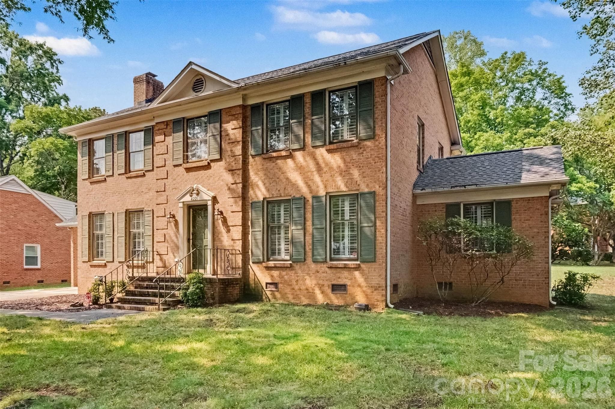 Single Family Residence at 4221 Bridgewood Lane, Charlotte, photo 2 of 15